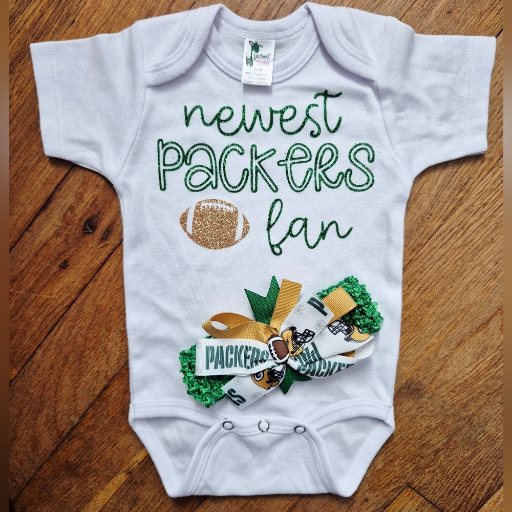 Newest Packers Football Fan onsie Bodysuit Size 0 - 3 Months Girls Bow Set Baby